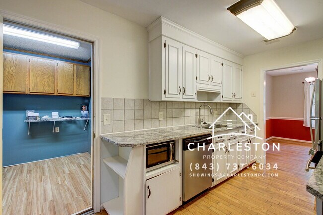 Building Photo - 33 Paddlecreek Ave