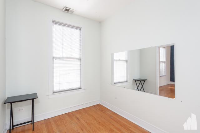 Building Photo - 1 bedroom in Chicago IL 60608