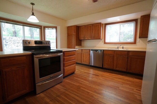 Building Photo - 1155 Popes Valley Dr