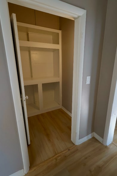 Building Photo - 1748 W Genesee St