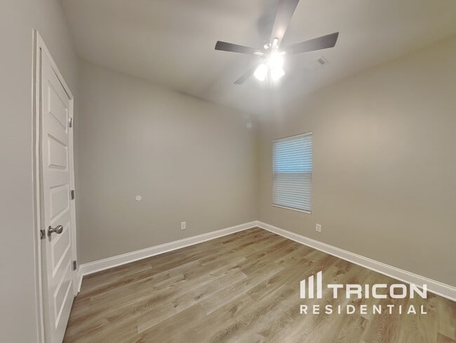 Building Photo - 517 Knollwood