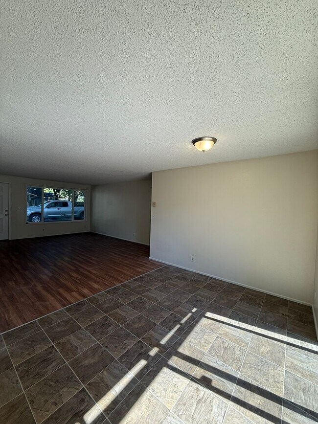 Building Photo - 6374f