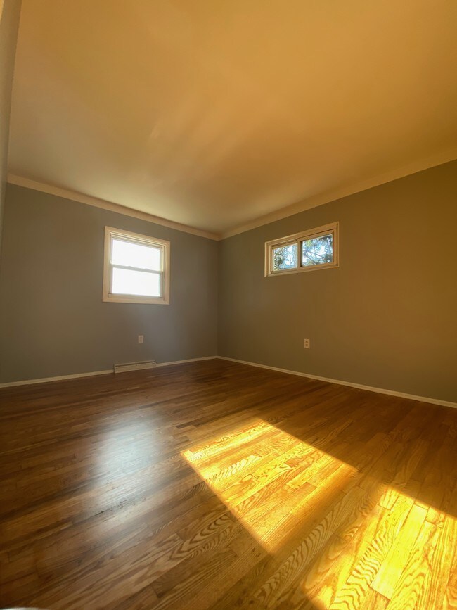 Building Photo - 438 Linden St
