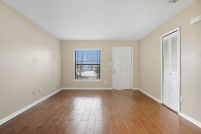 Building Photo - 843 Georgia Ave