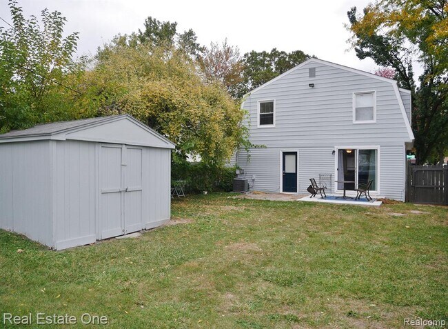 Building Photo - 2298 Browning St