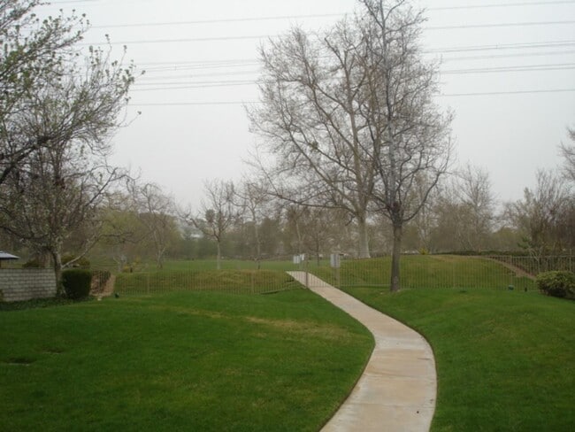 Building Photo - COMING SOON! Mountain View Courtyards 3 Be...