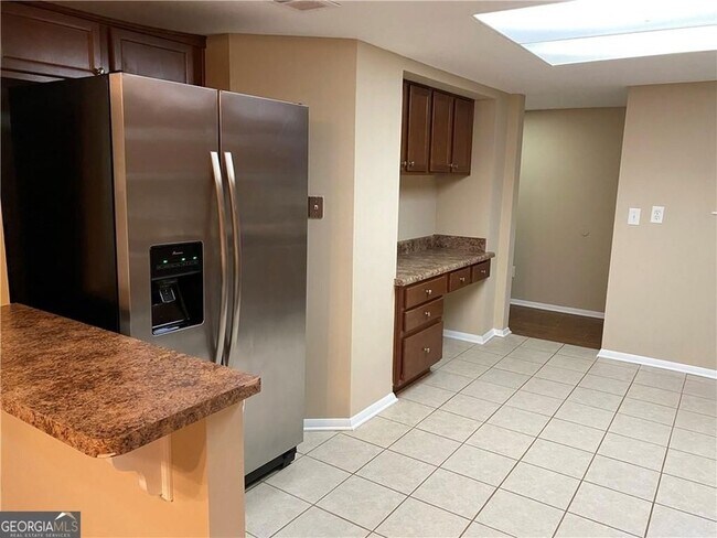 Building Photo - 2207 Surrey Ct