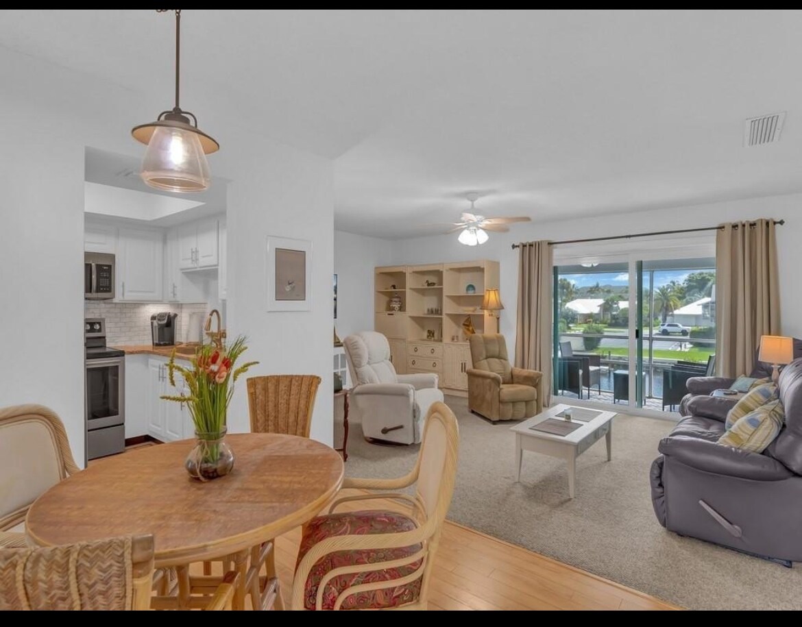 Building Photo - 1860 Robalo Dr