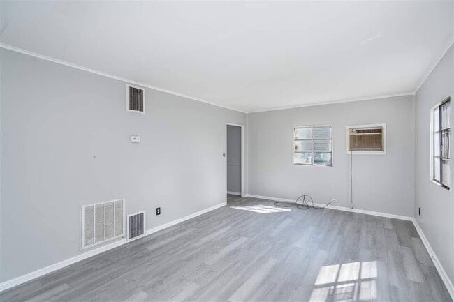 Building Photo - 813 Josephine St