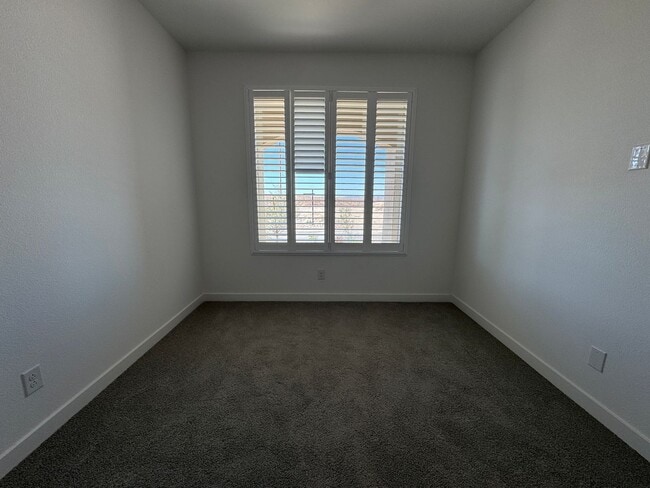 Building Photo - Laughlin Ranch 3 BR 2Ba Public Golf Community with Canyon & Mountain Views
