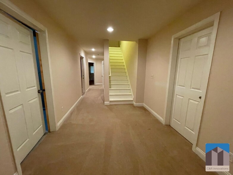 Building Photo - 1377 Greencrest Ct