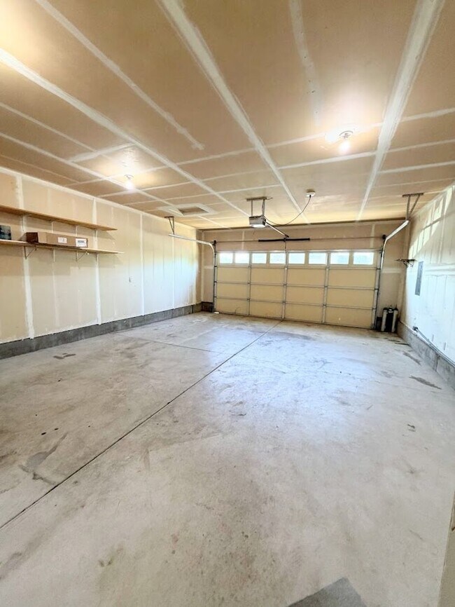Building Photo - Fontana Duplexes