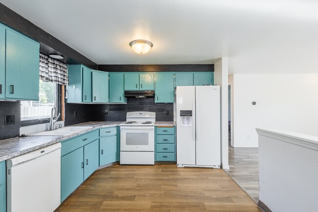 Building Photo - 924 E Georgia Ave