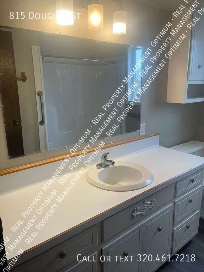 Building Photo - 815 Douglas St