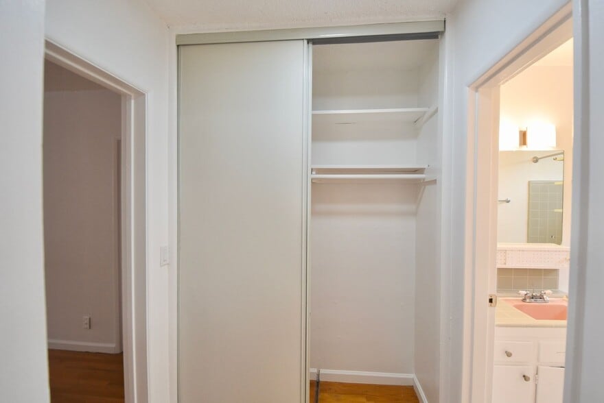 Building Photo - 11143 Aqua Vista St