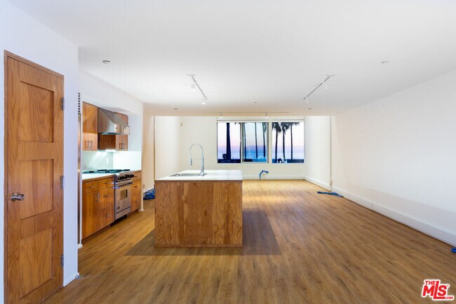 Building Photo - 11 Brooks Ave