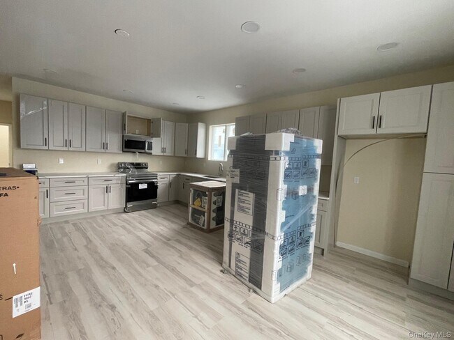 Building Photo - 136 Park Ave