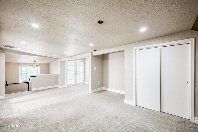 Building Photo - 715 E Robinson Ave