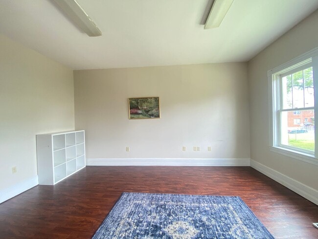 Building Photo - 9 Bed 5 Bath Historic Home - Commercial Use