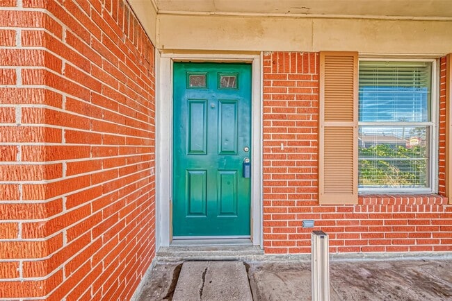 Building Photo - 1612 2nd St