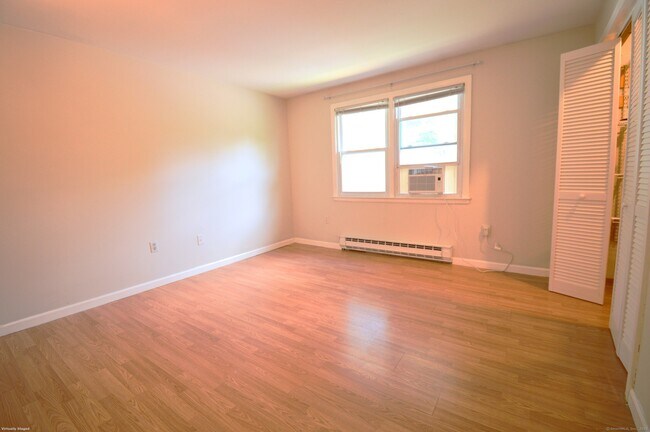 Building Photo - 250 Woodford Ave