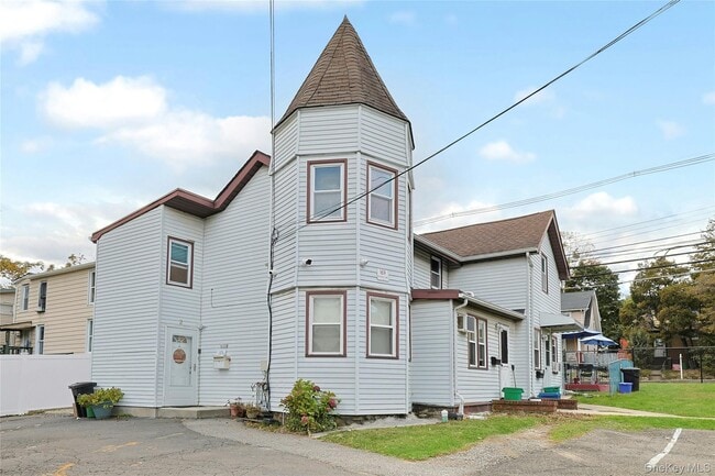 Building Photo - 169 Sickles Ave