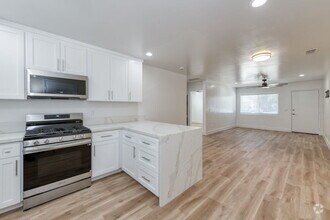 Building Photo - 2111 Tulare St