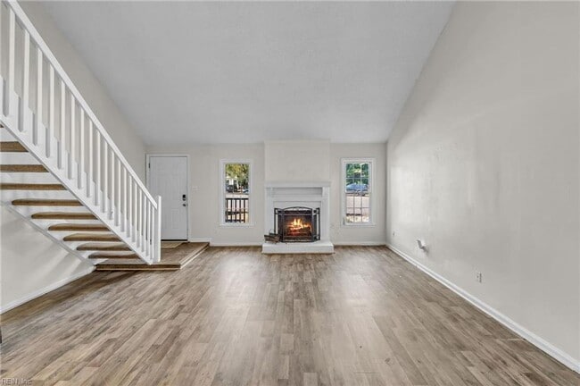 Building Photo - Beach-Close Living on a Peaceful Cul-de-Sac