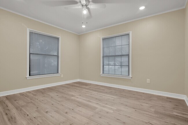 Building Photo - 34 W Parnell St