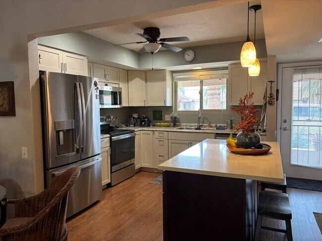 Building Photo - Enjoy this cozy 2 Bedroom, 1.75 Bathrooms, 1.5 Car Garage home in Premier Active Adult Resort Sty...