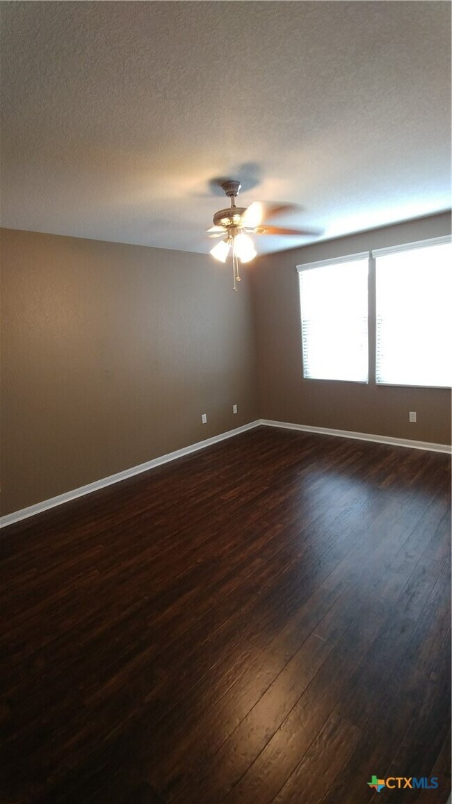 Building Photo - 112 Rush Haven