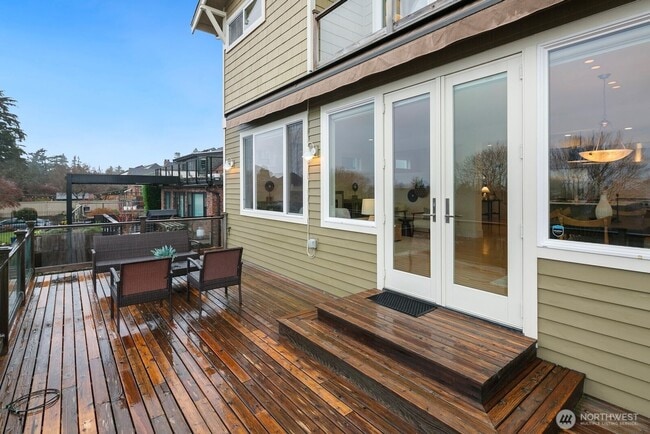 Building Photo - Light-Filled Magnolia Home with Spectacular Northwest Views