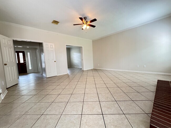 Building Photo - 6926 Hearthside Dr