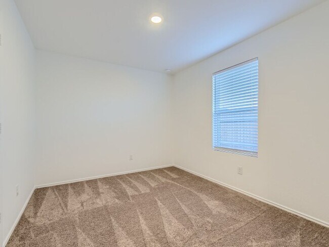 Building Photo - Adorable 3 bedroom for rent in St. Hedwig! Only 10 miles from Randolph AFB