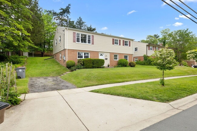 Building Photo - Affordable, Spacious AND Convenient Walk t...