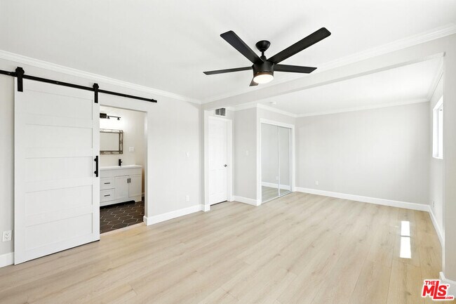 Building Photo - 8853 S Halldale Ave