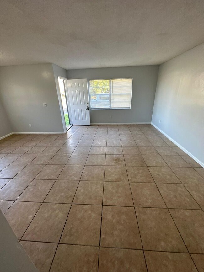 Building Photo - 712 Eaverson St