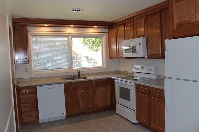 Eat-in Kitchen - 48 John David Ln