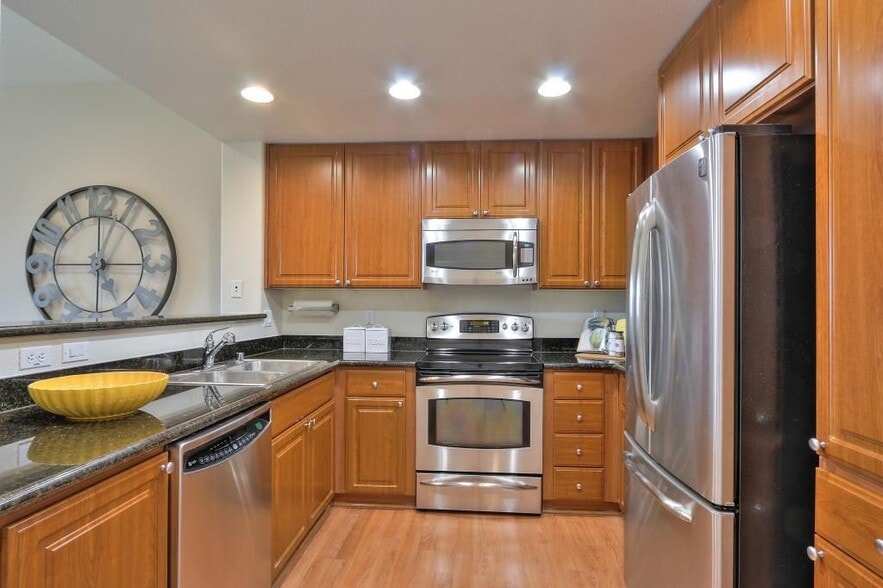 Kitchen - 1883 Agnew Rd