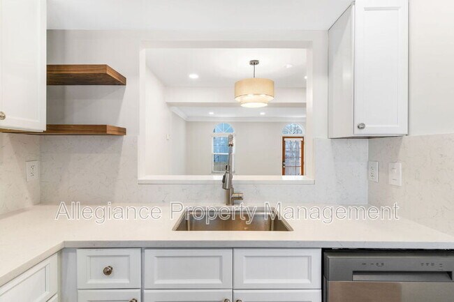 Building Photo - 6630 Medinah Ln
