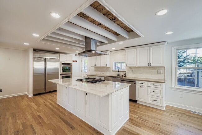 Building Photo - 30 S Hoyt St