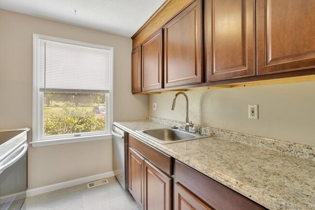 Building Photo - 141 Brighton Cir