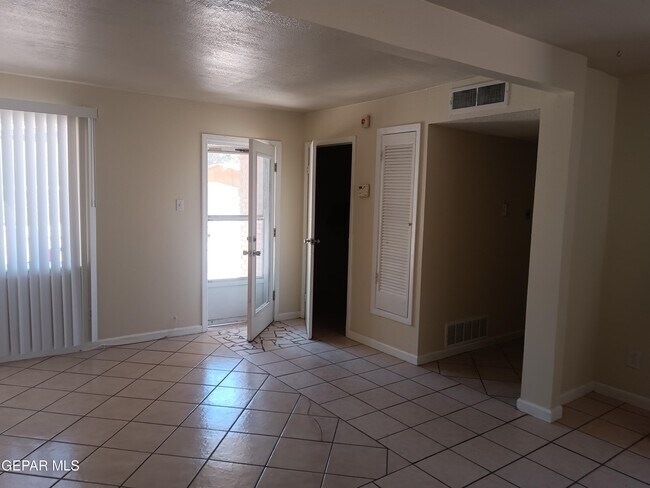 Building Photo - 8108 Margaret Ln