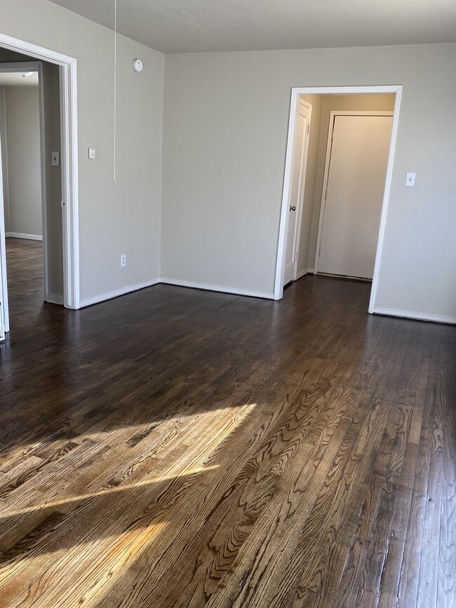 Building Photo - 561 E Indian Dr