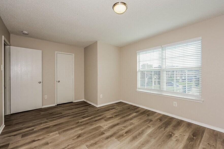 Building Photo - 7024 Lake Jackson Dr