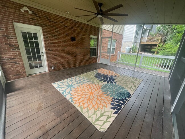 Building Photo - 253 Riverrun Dr