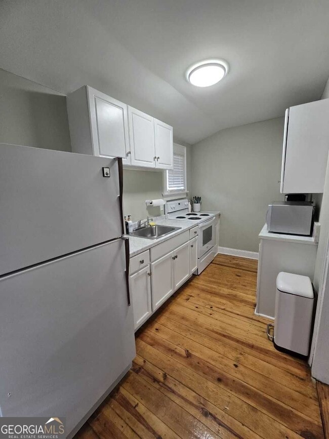 Building Photo - 402 Meriwether St