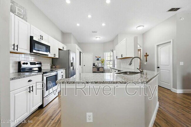Building Photo - 2320 Locustwood Ct