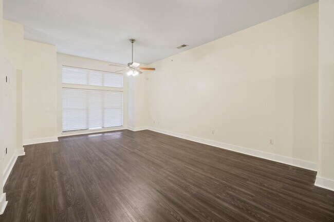 Building Photo - Modern 1BR/1BA in First Ward – Walk to Parks, Dining & Entertainment