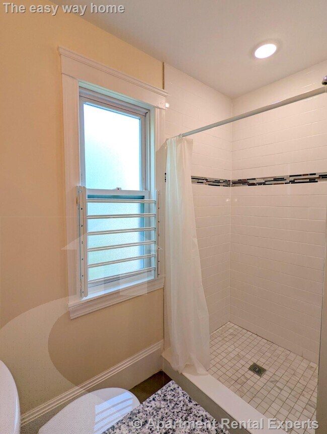 Building Photo - 8-10 Lowell Cir Unit #2